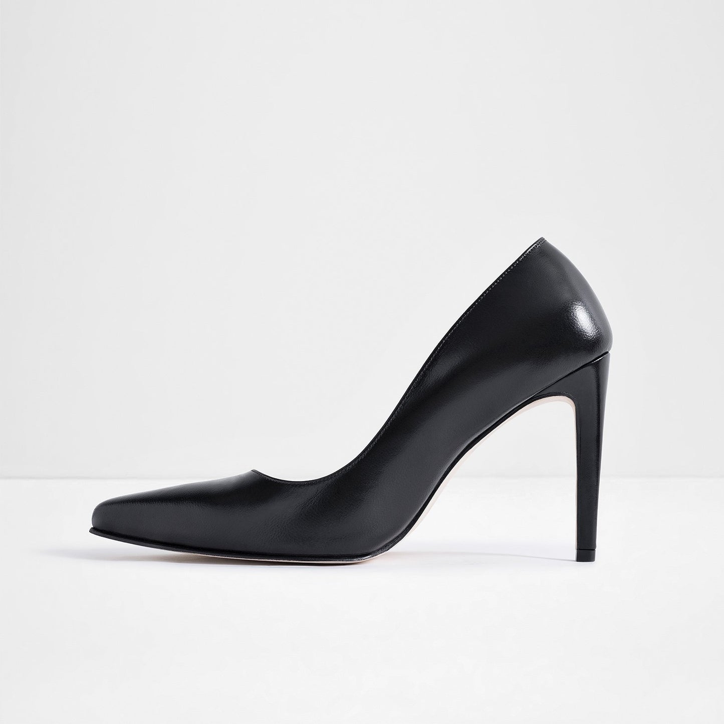 Scarpin Helena - preto e branco