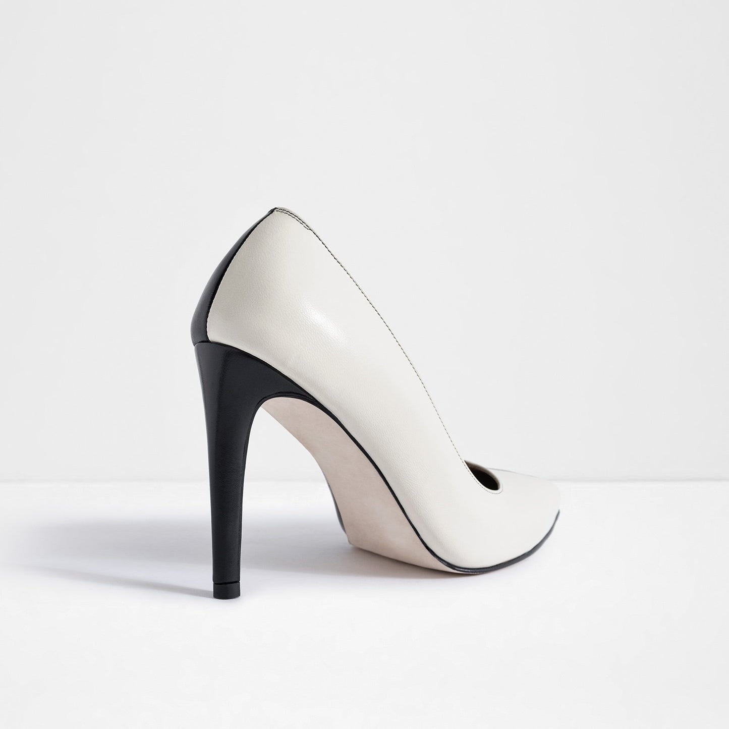 Scarpin Helena - preto e branco