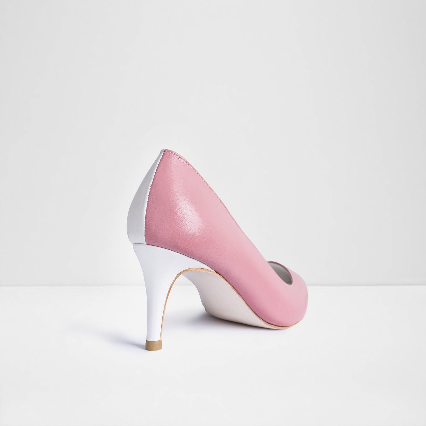 Scarpin Malala - rosê e pérola metalizada